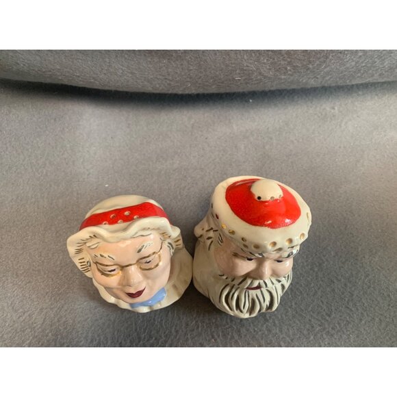 Vintage Ceramic Santa & Mrs. Claus Salt & Pepper Shakers Set - Picture 7 of 12
